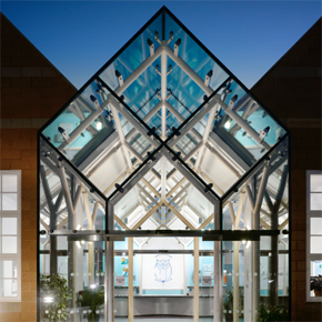 Planar structural glass