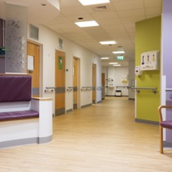 Polyflor’s Forest fx vinyl flooring in American Oak contributes to a dementia-friendly space at Croydon University Hospital.